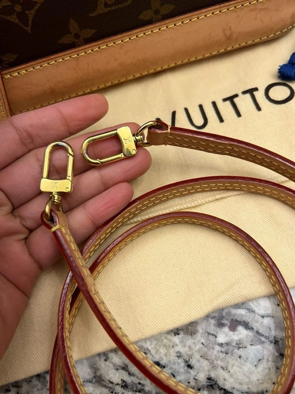 Authentic Alma BB. Comes with dustbag, box, strap, lock and key